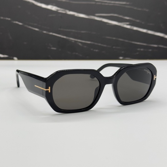 NEW TOM FORD TF917 01A WOMEN SQUARE SUNGLASSES TOM FORD VERONIQUE-02 FT0917/S - Picture 1 of 10